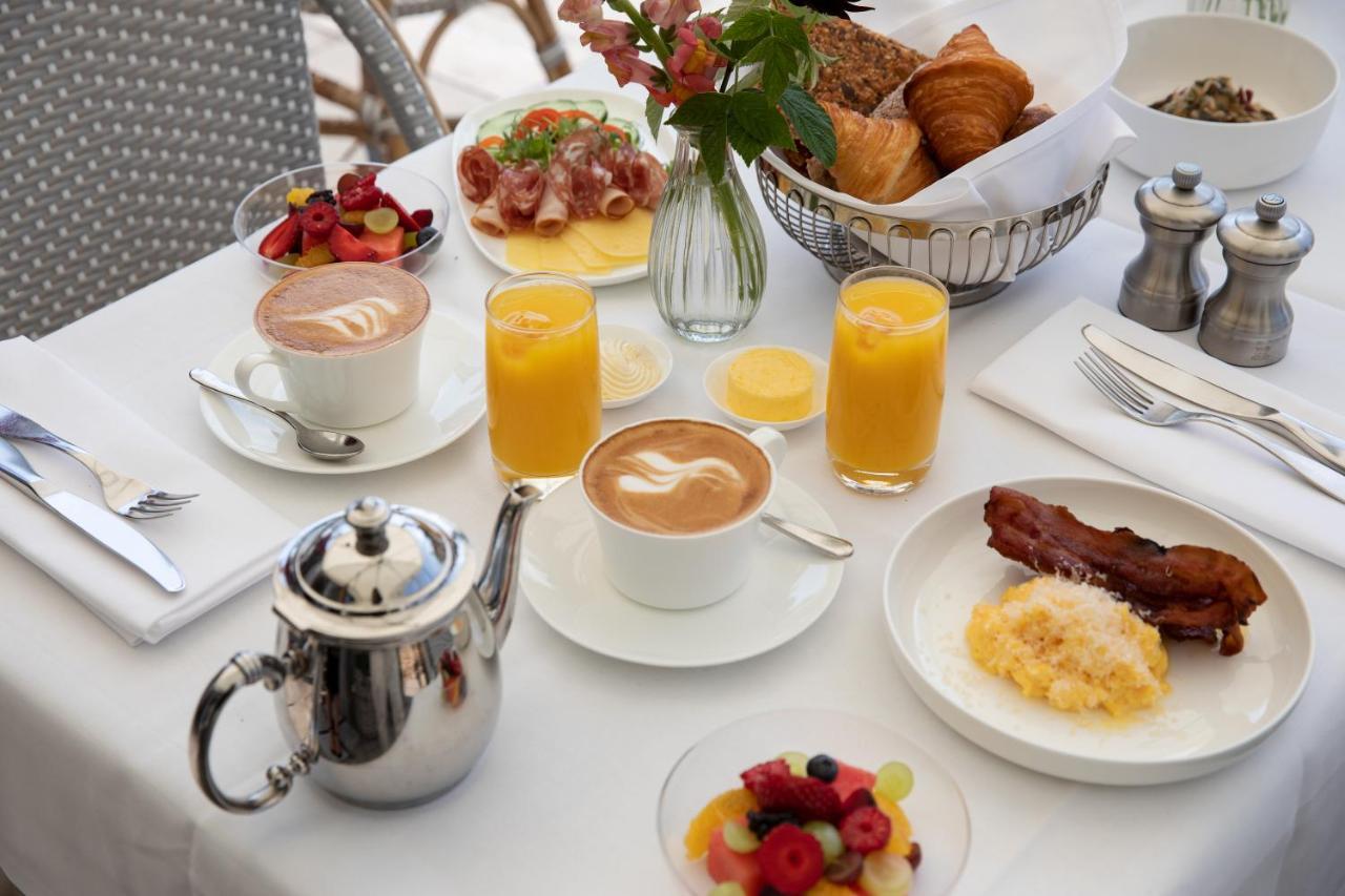 Hotel Diplomat Stockholm Kültér fotó A breakfast table