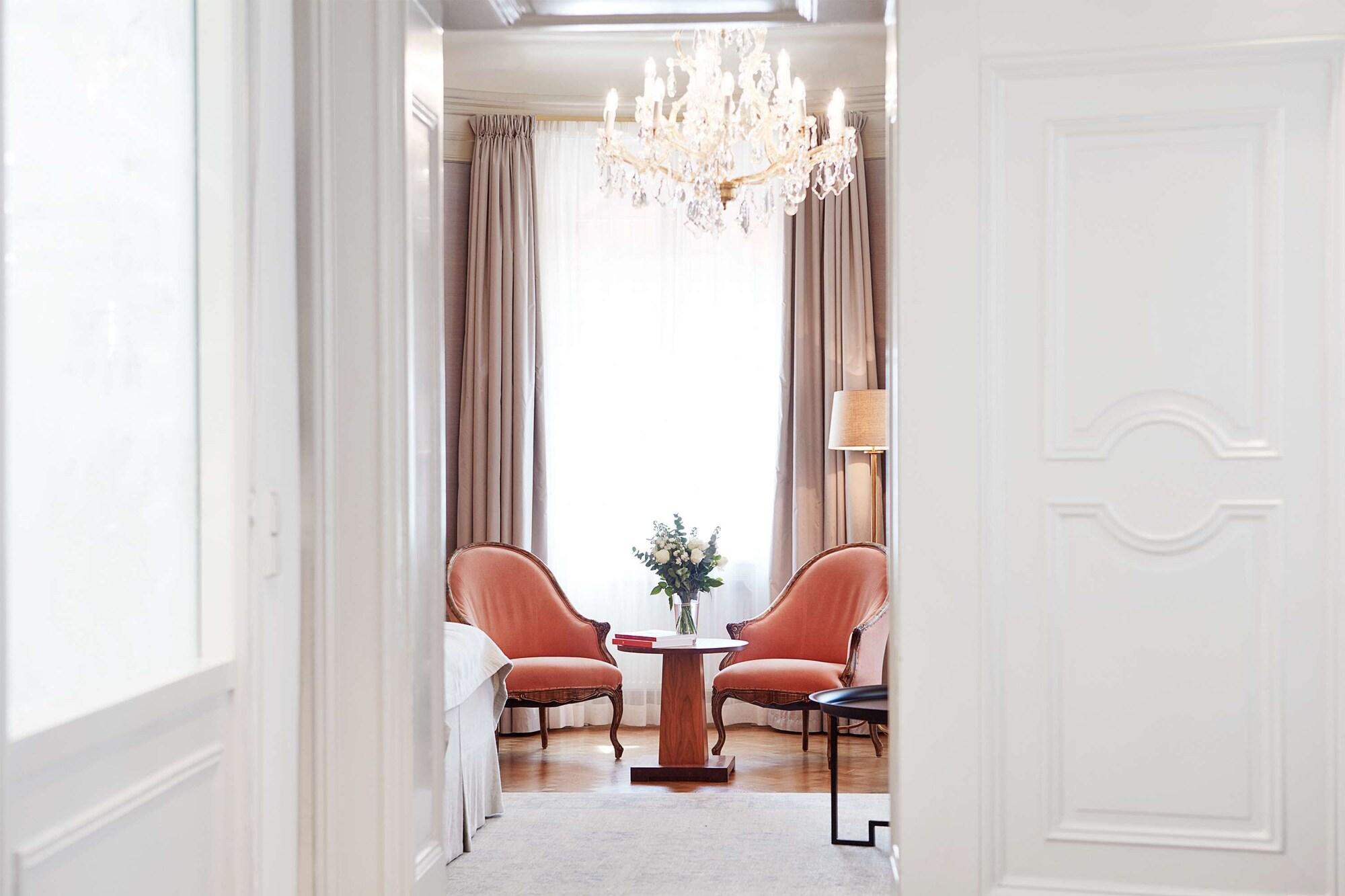 Hotel Diplomat Stockholm Kültér fotó A suite at the Hotel de Crillon
