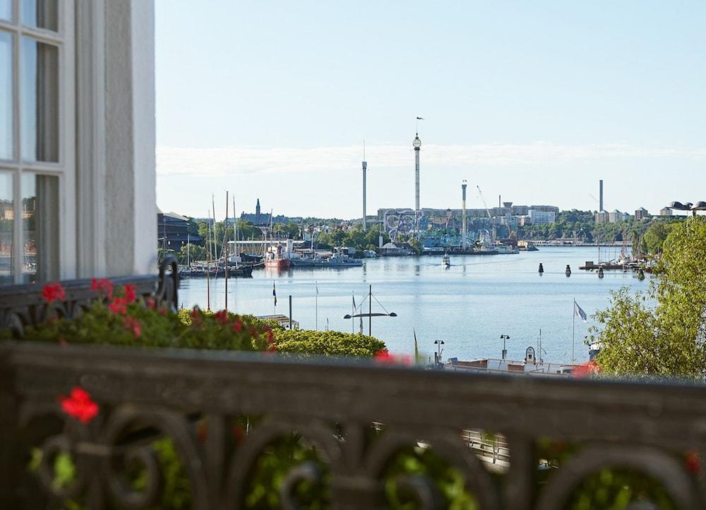 Hotel Diplomat Stockholm Kültér fotó View of the harbour