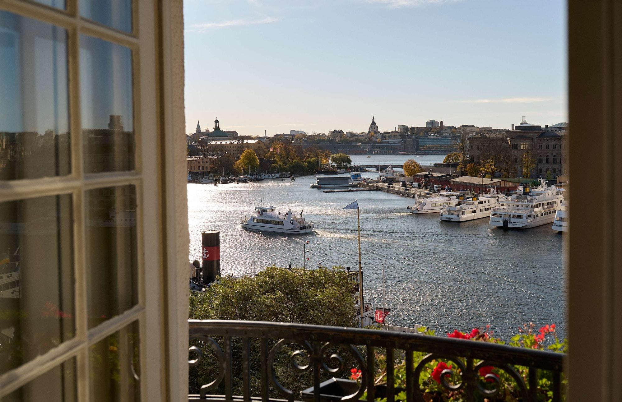 Hotel Diplomat Stockholm Kültér fotó View of the River Thames from the window of the hotel