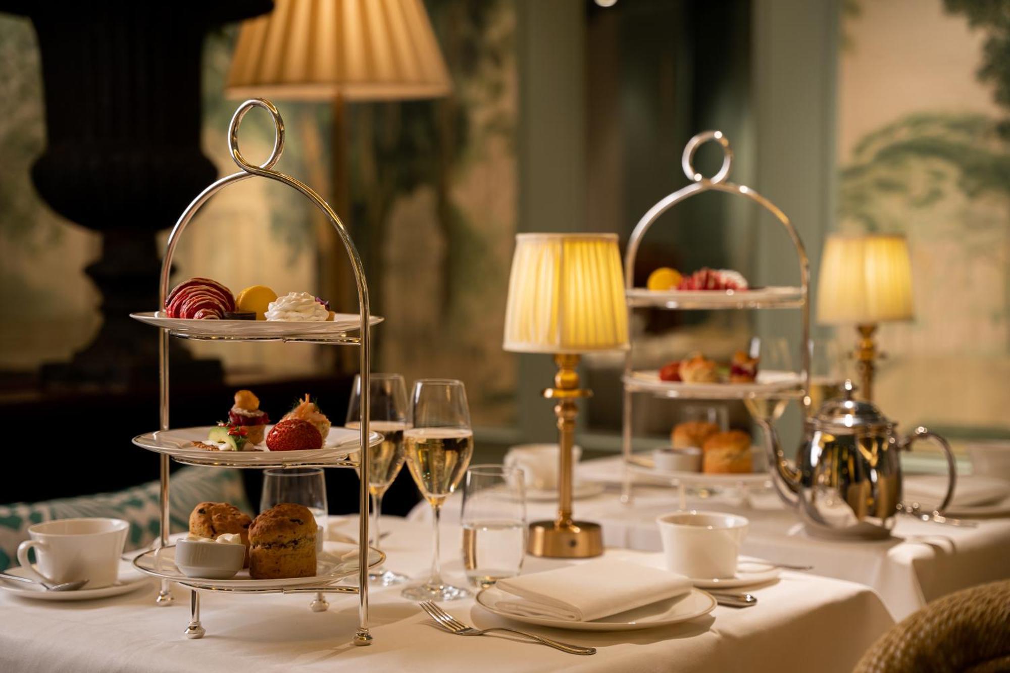 Hotel Diplomat Stockholm Kültér fotó Afternoon tea at the Ritz