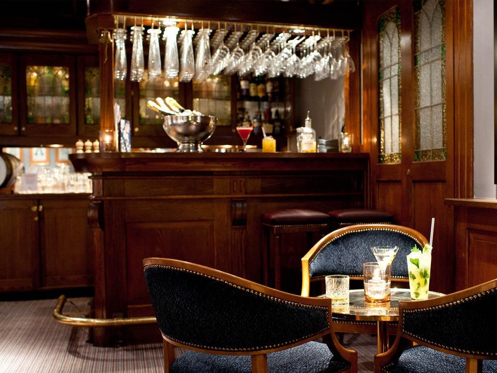 Hotel Diplomat Stockholm Kültér fotó The bar at the Savoy