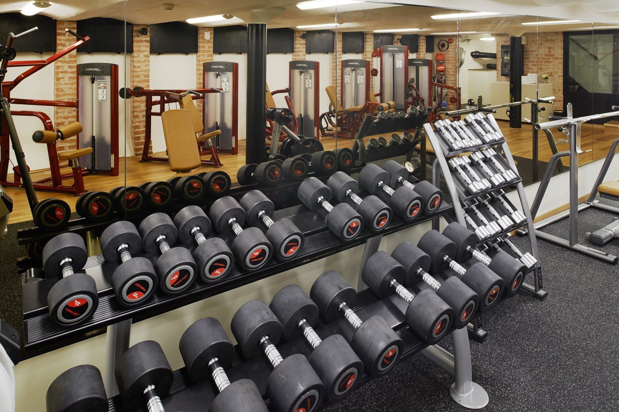 Hotel Diplomat Stockholm Kültér fotó The gym at the London Scottish Club